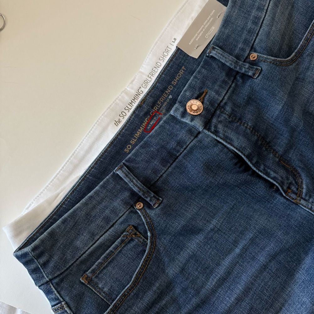 Chico’s So Slimming Girlfriend White Denim Shorts – Size 10 - Picture 12 of 13